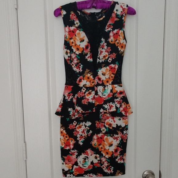 Guess Dresses & Skirts - Guess Floral and Lace Dress